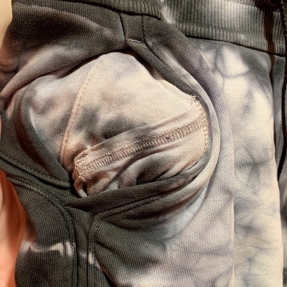 Warm down Lululemon joggers - Picture 4 of 8